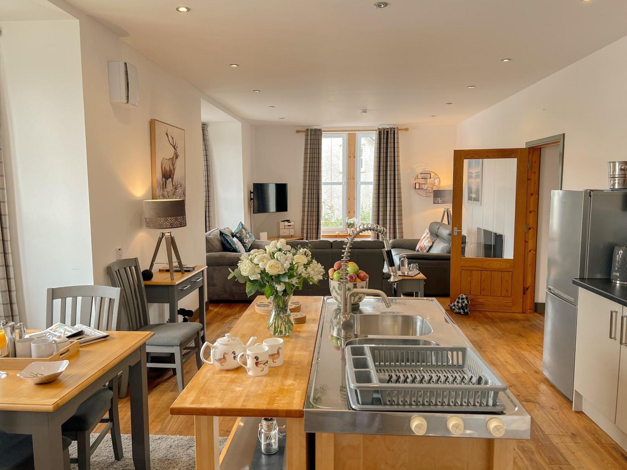 Loch Ness Gatehouse Apartments Fort Augustus Exterior photo